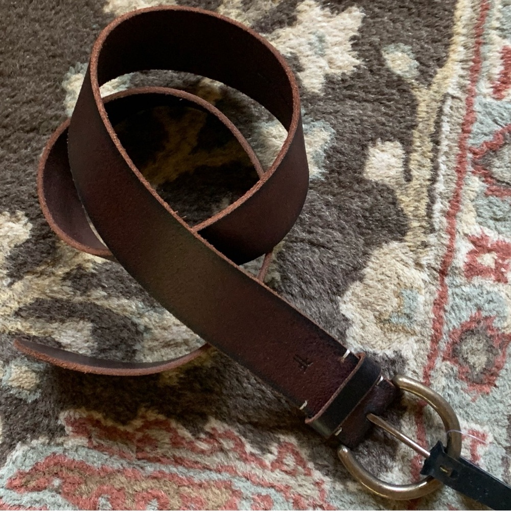***NWT*** FRYE LEATHER BELT